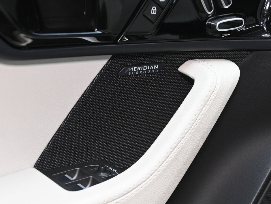 Jaguar F-TYPE R-Dynamic 2023-10