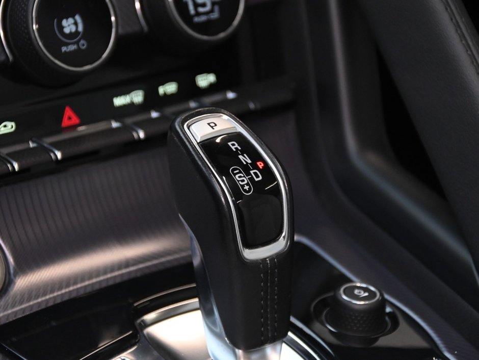 Jaguar F-TYPE R-Dynamic 2023-19