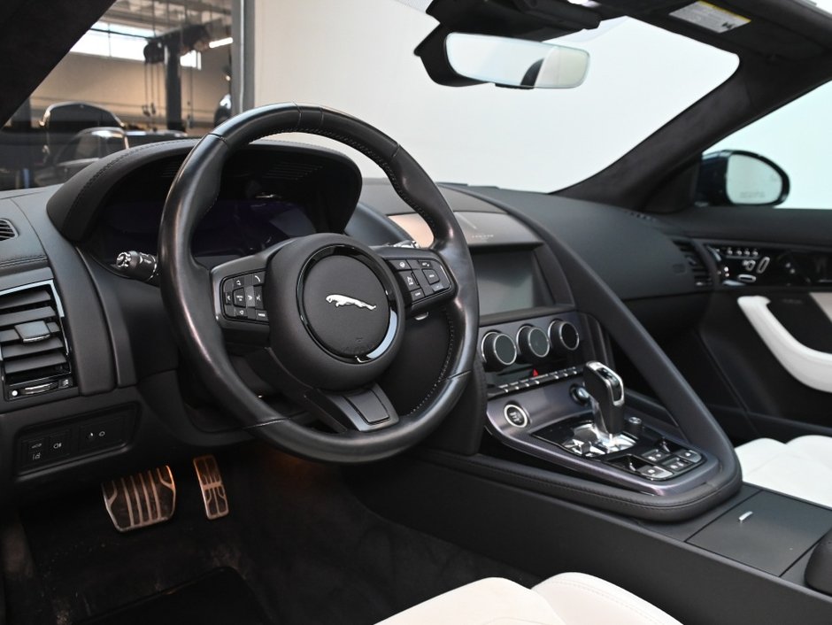 Jaguar F-TYPE R-Dynamic 2023-2