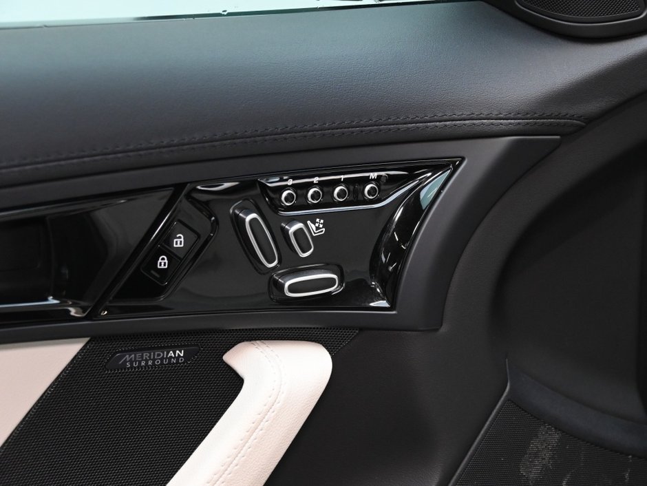 Jaguar F-TYPE R-Dynamic 2023-9