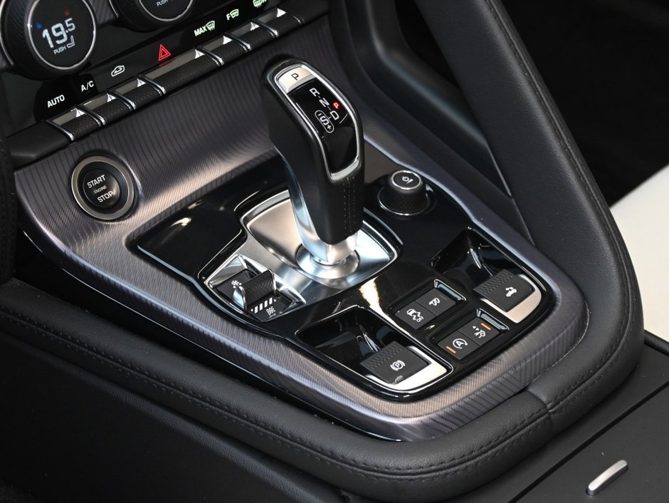 Jaguar F-TYPE R-Dynamic 2023-18