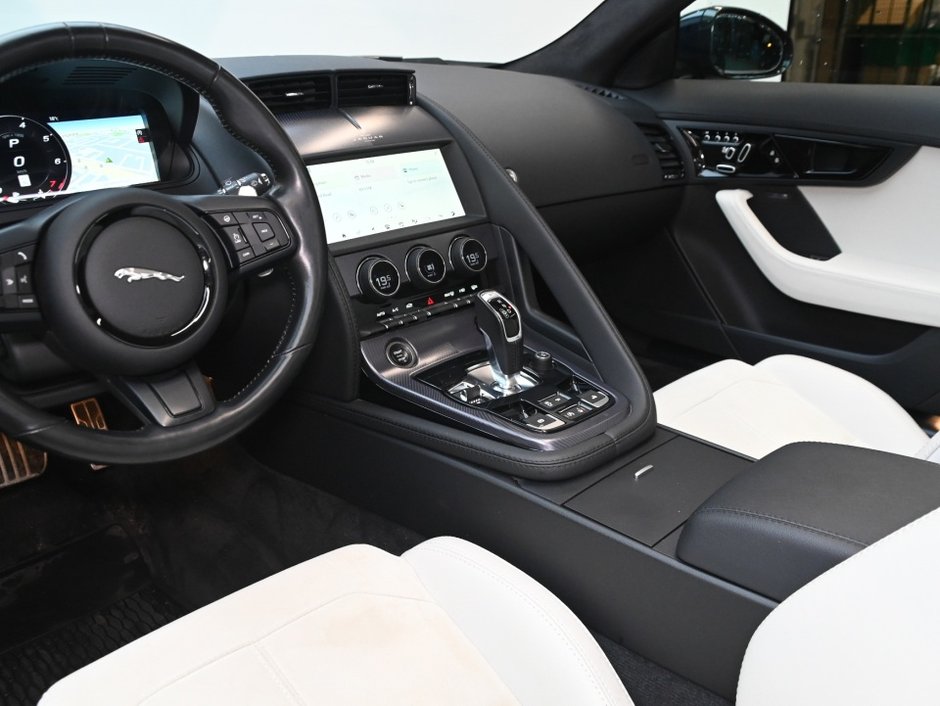 Jaguar F-TYPE R-Dynamic 2023-11