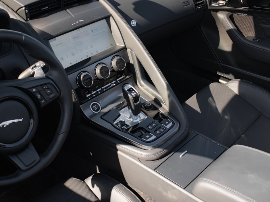 Jaguar F-TYPE 75 2024-16