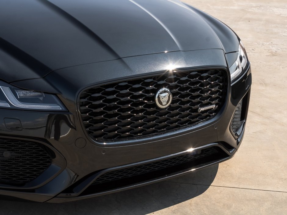 Jaguar XF R-Dynamic SE 2024-31