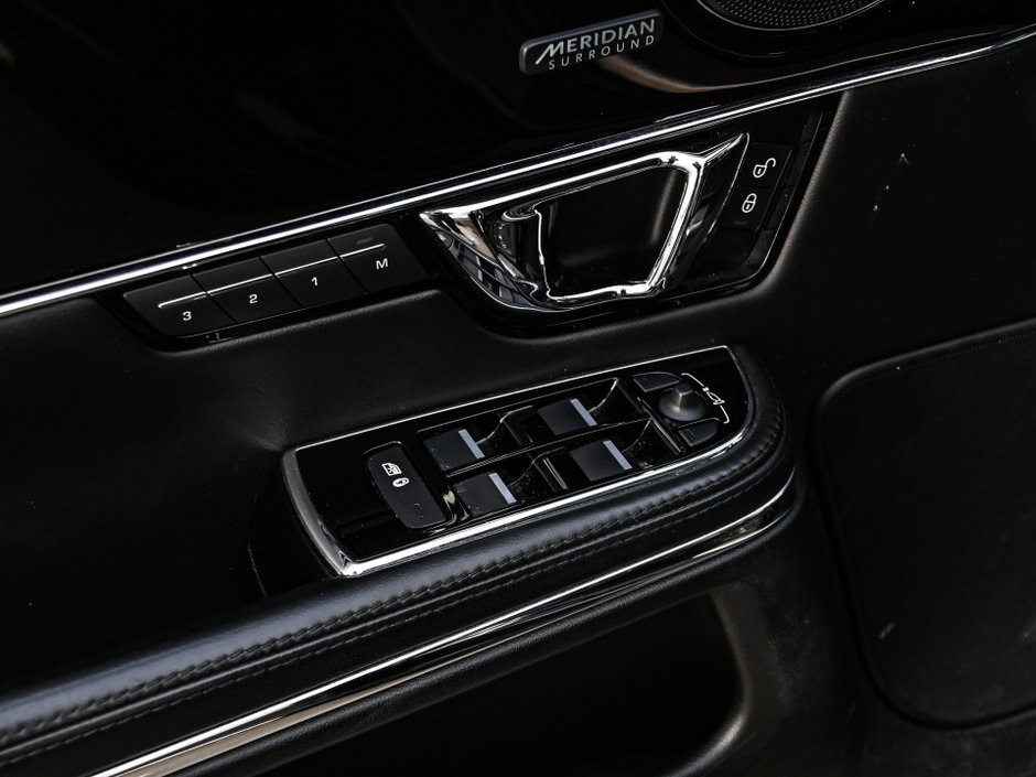 2019 Jaguar XJ R-Sport-9