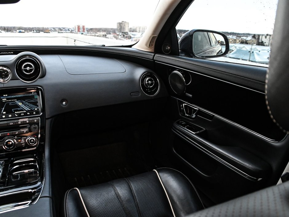 2019 Jaguar XJ R-Sport-28