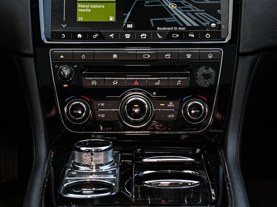 2019 Jaguar XJ R-Sport-25