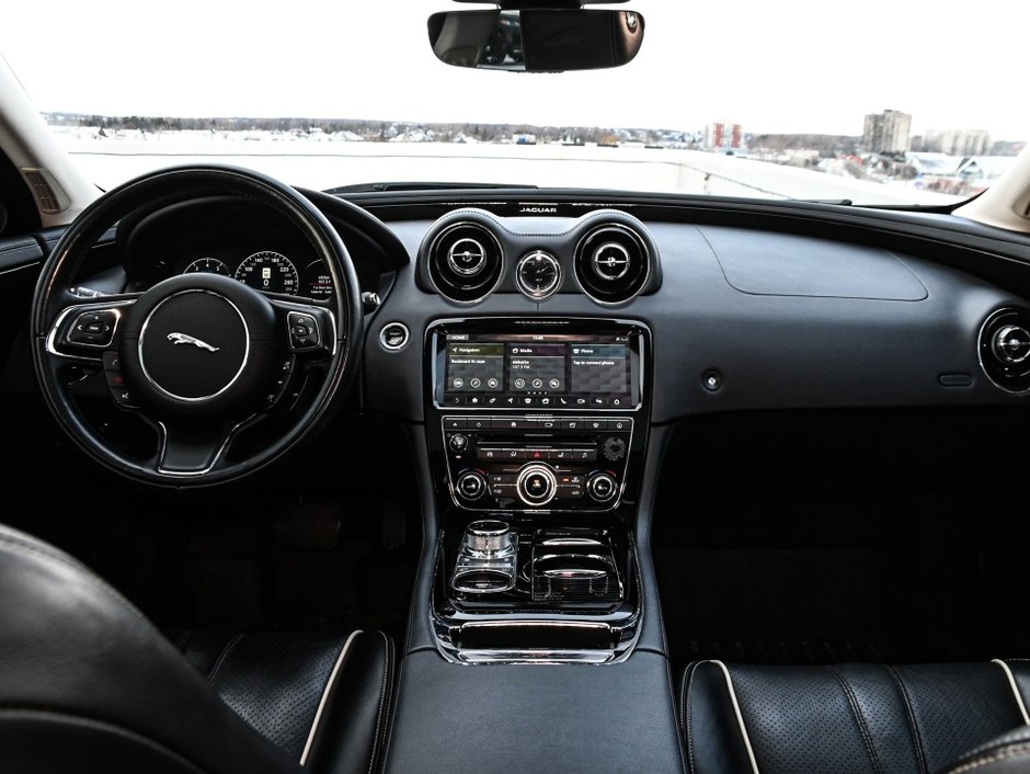 2019 Jaguar XJ R-Sport-14