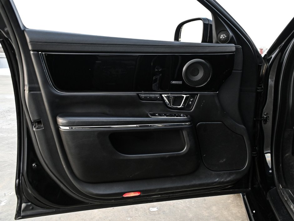 2019 Jaguar XJ R-Sport-8