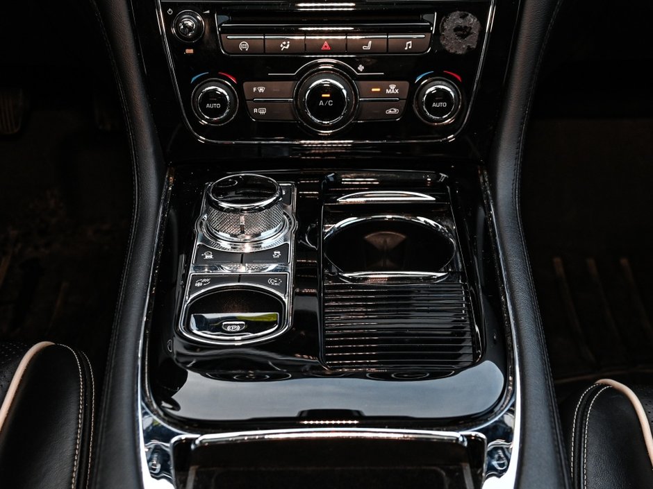 2019 Jaguar XJ R-Sport-26