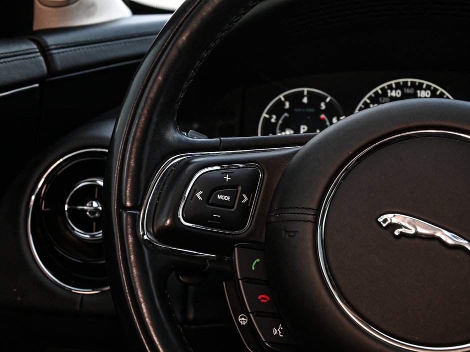 2019 Jaguar XJ R-Sport-19