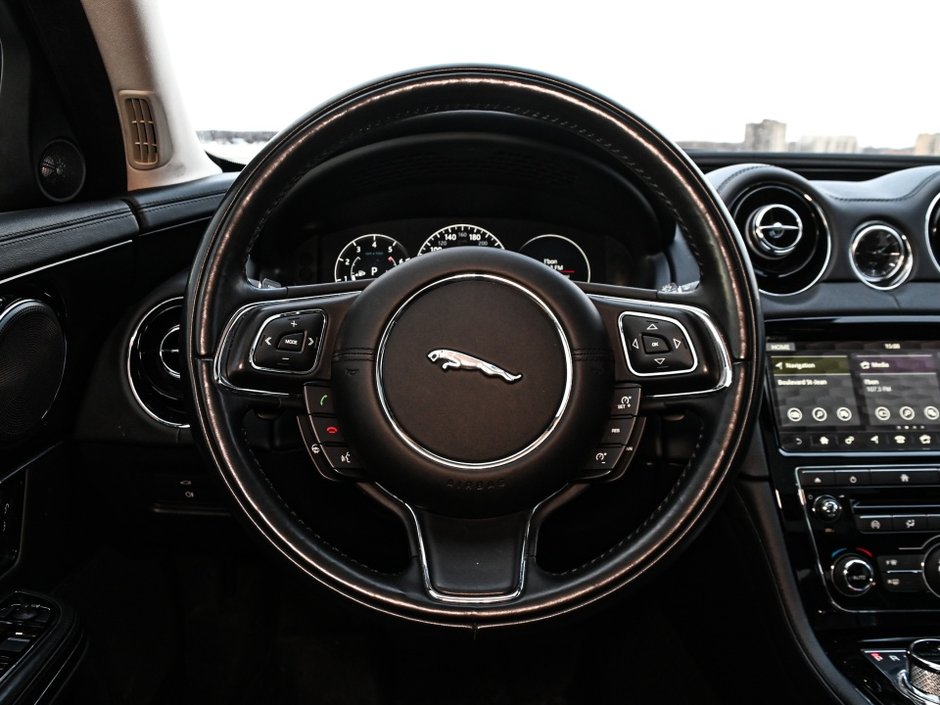 2019 Jaguar XJ R-Sport-18