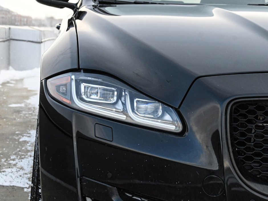 2019 Jaguar XJ R-Sport-31