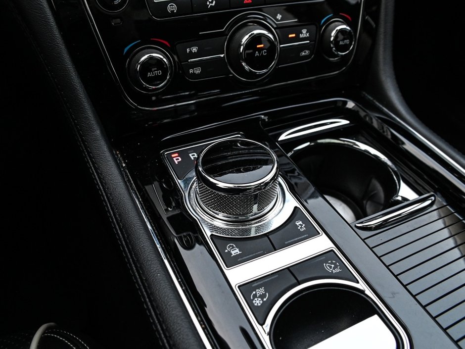 2019 Jaguar XJ R-Sport-15