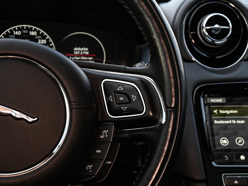 2019 Jaguar XJ R-Sport-20