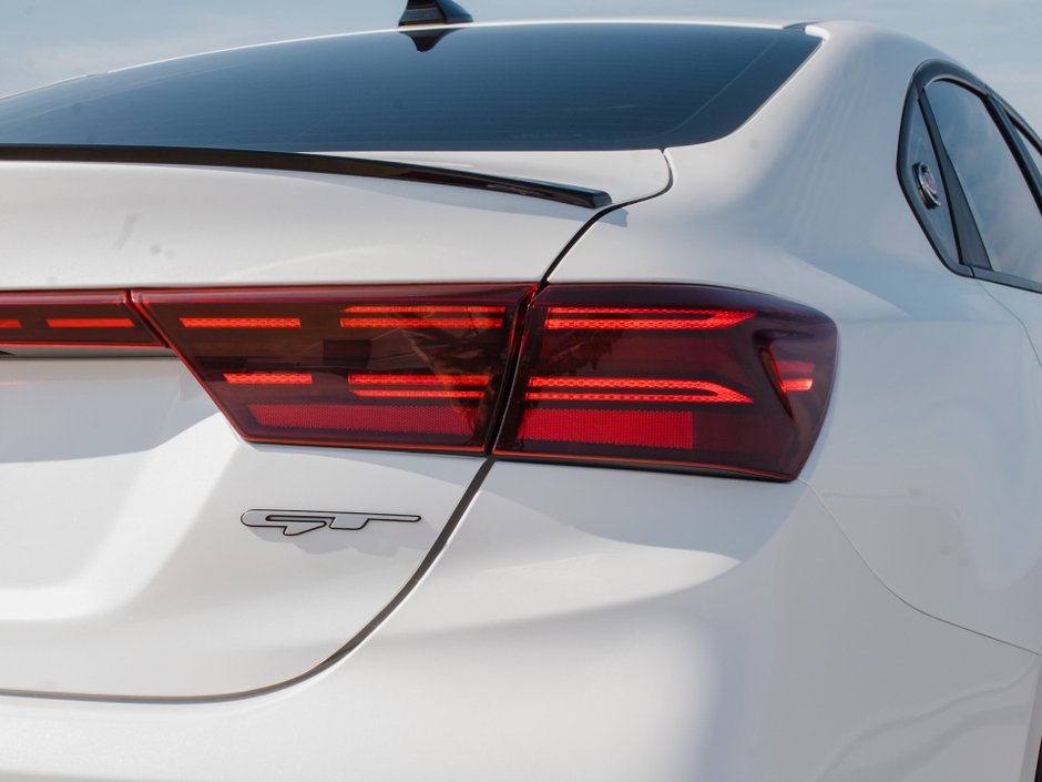 Kia Forte GT Limited 2023-31
