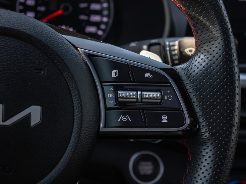 Kia Forte GT Limited 2023-22