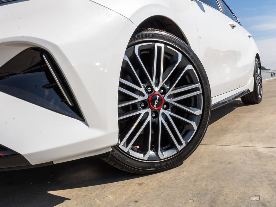 Kia Forte GT Limited 2023-35