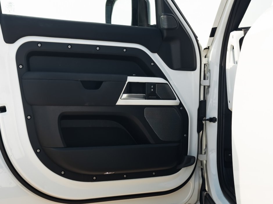 2022 Land Rover Defender SE-9