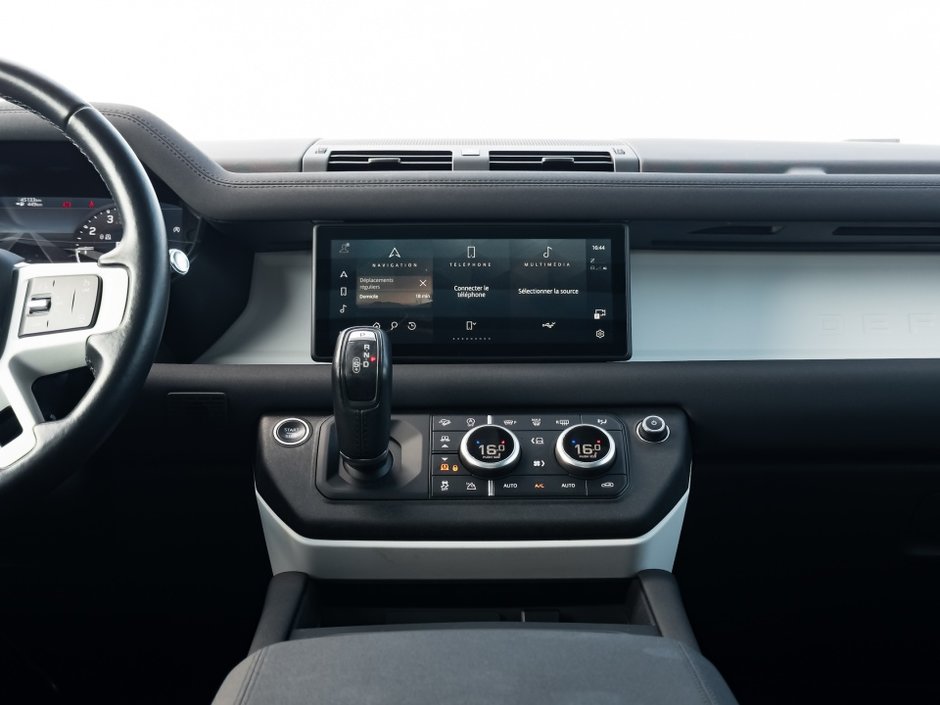 2022 Land Rover Defender SE-20