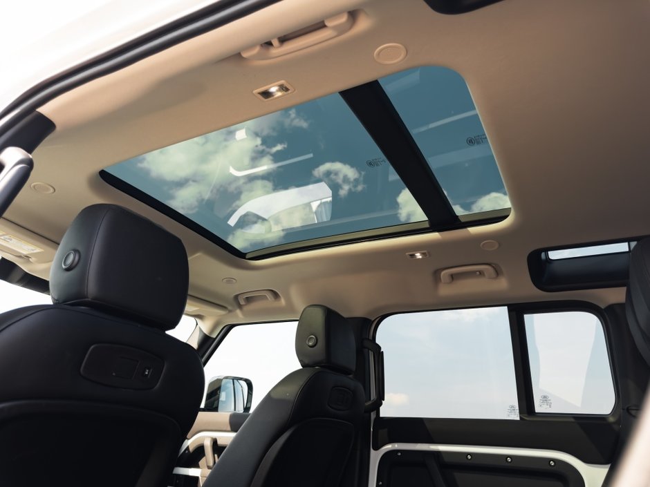2022 Land Rover Defender SE-25