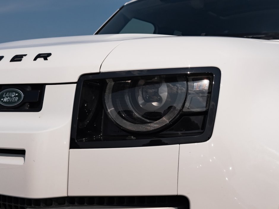 2022 Land Rover Defender SE-33