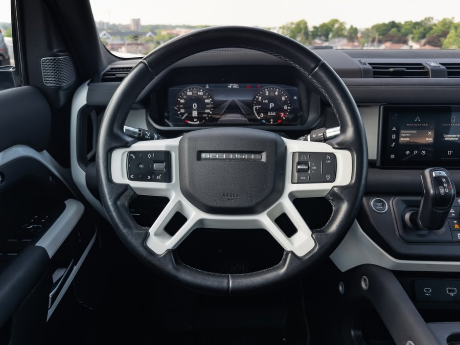 2022 Land Rover Defender SE-13