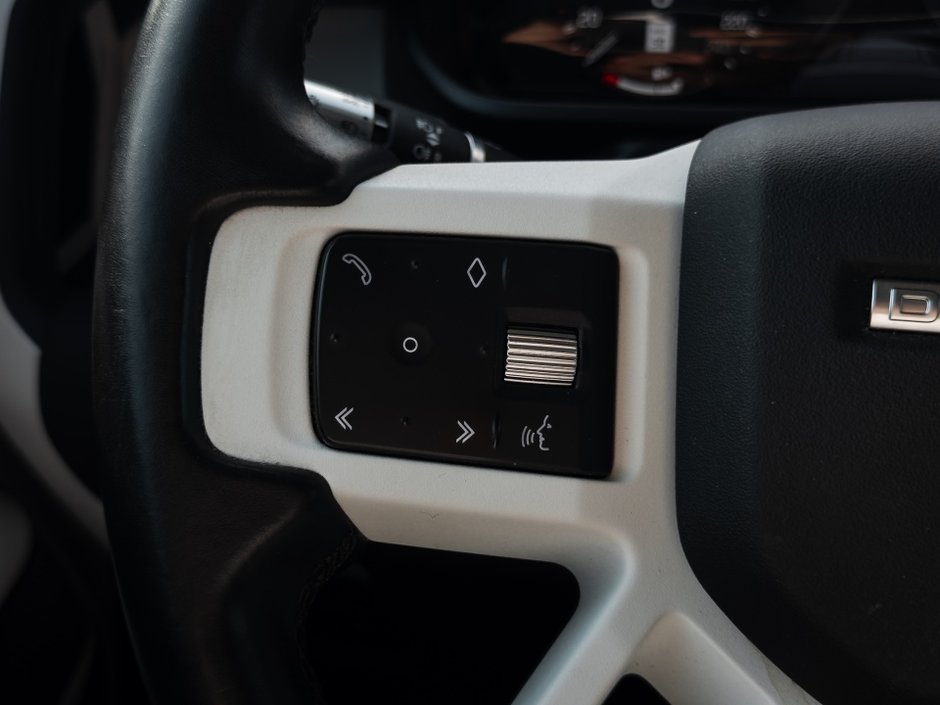 2022 Land Rover Defender SE-14