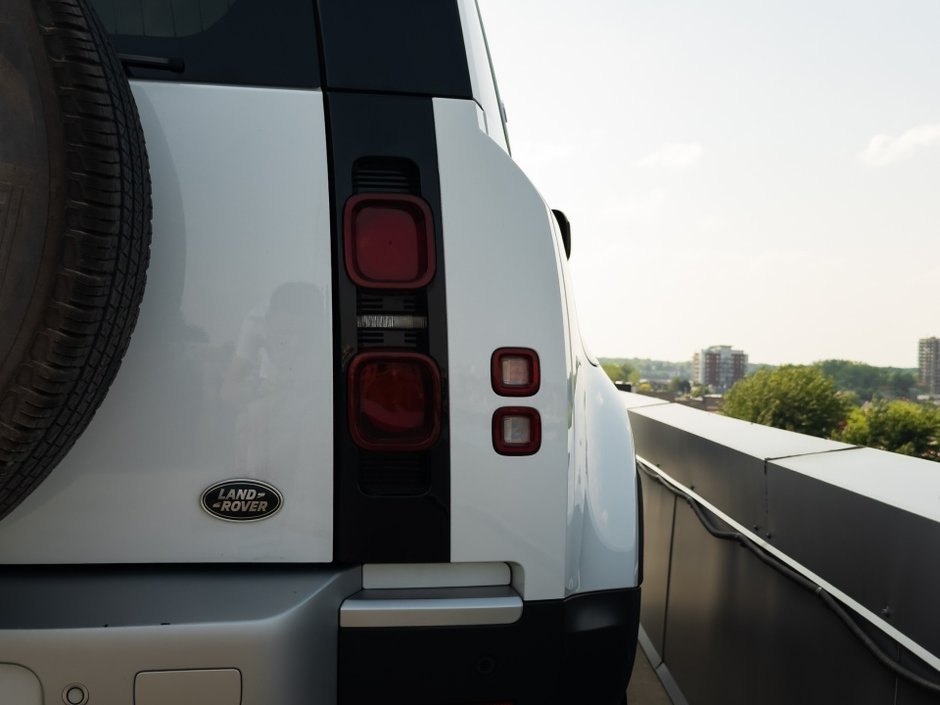 2022 Land Rover Defender SE-34