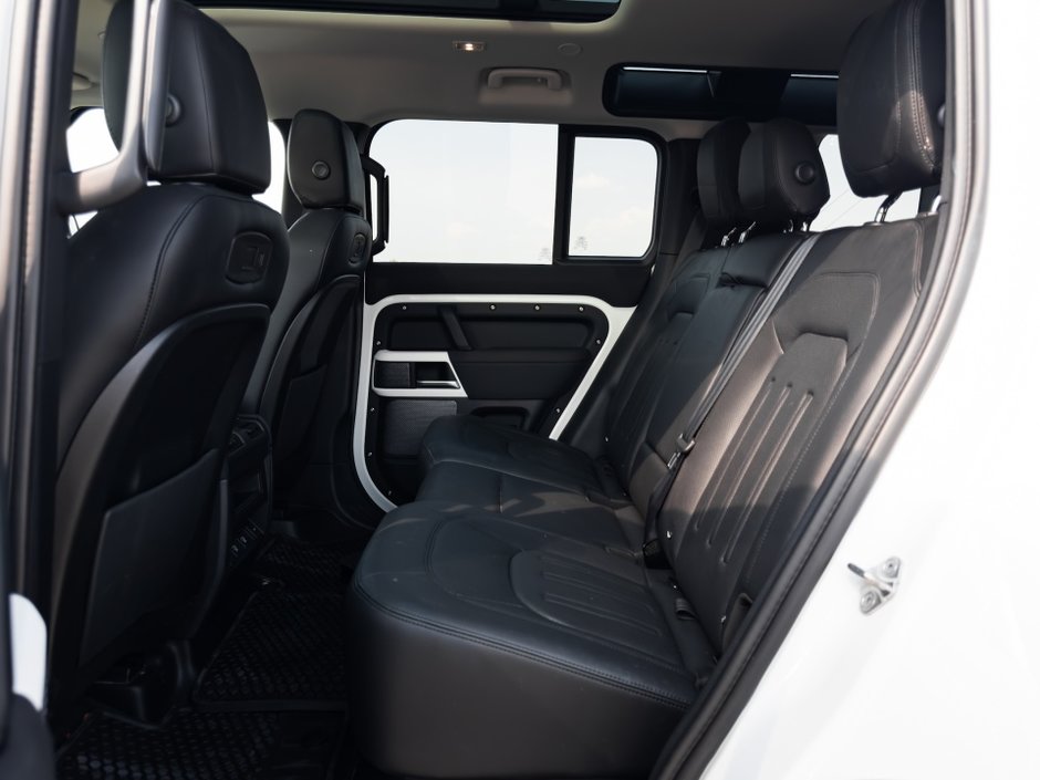 2022 Land Rover Defender SE-2
