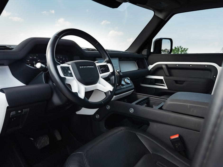 2022 Land Rover Defender SE-1