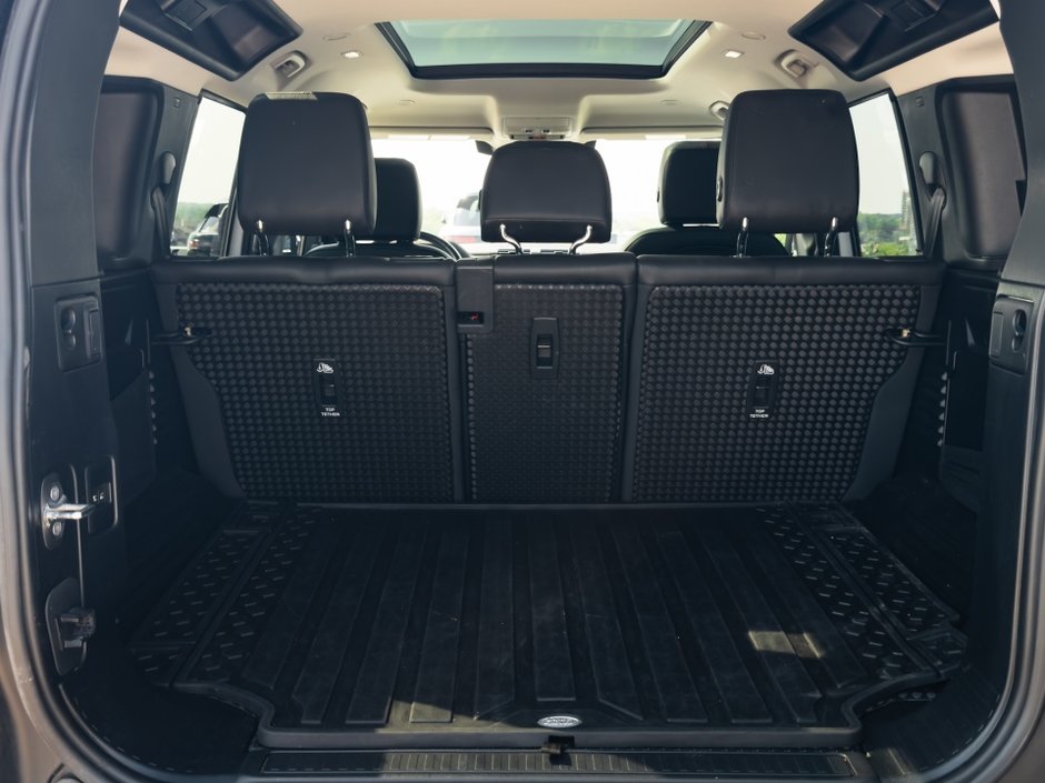 2022 Land Rover Defender SE-35
