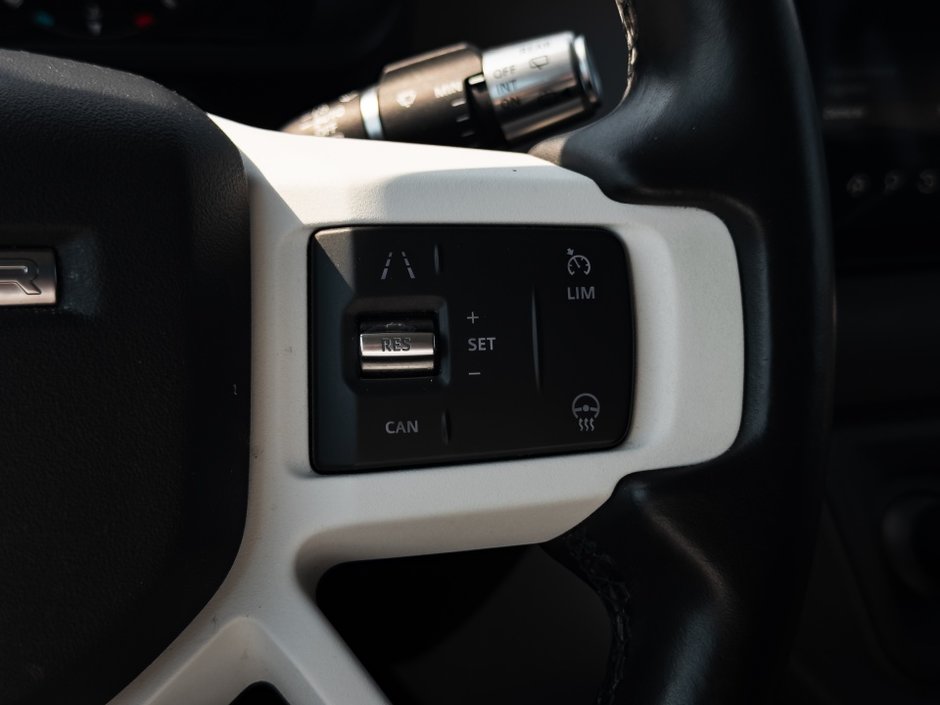 2022 Land Rover Defender SE-15
