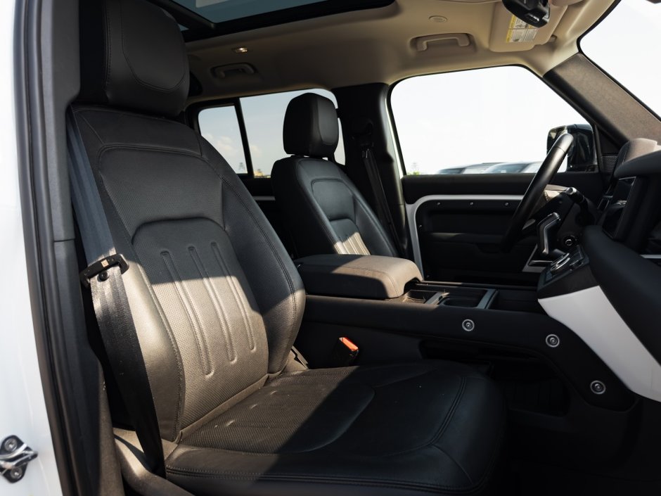 2022 Land Rover Defender SE-30