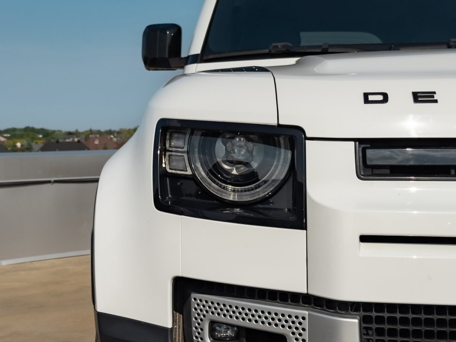 2022 Land Rover Defender SE-32