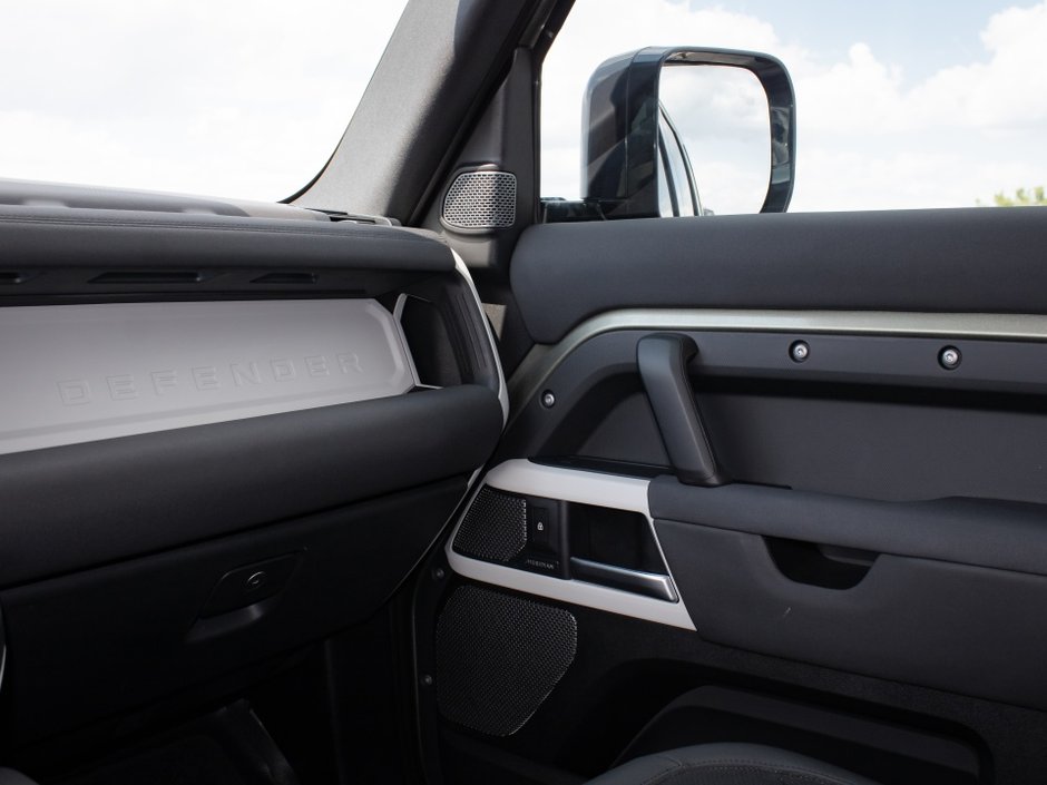 2022 Land Rover Defender S-28