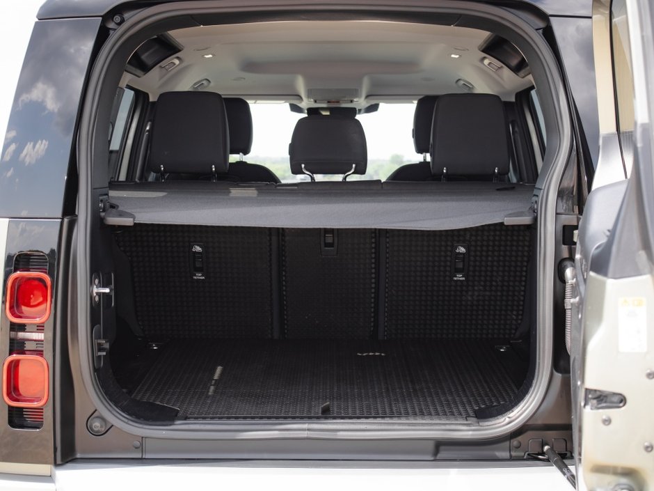 2022 Land Rover Defender S-36