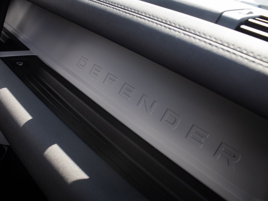 2022 Land Rover Defender S-29