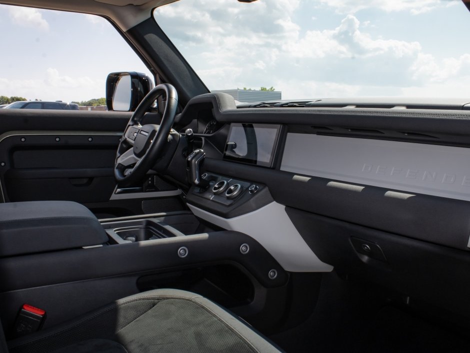 2022 Land Rover Defender S-25