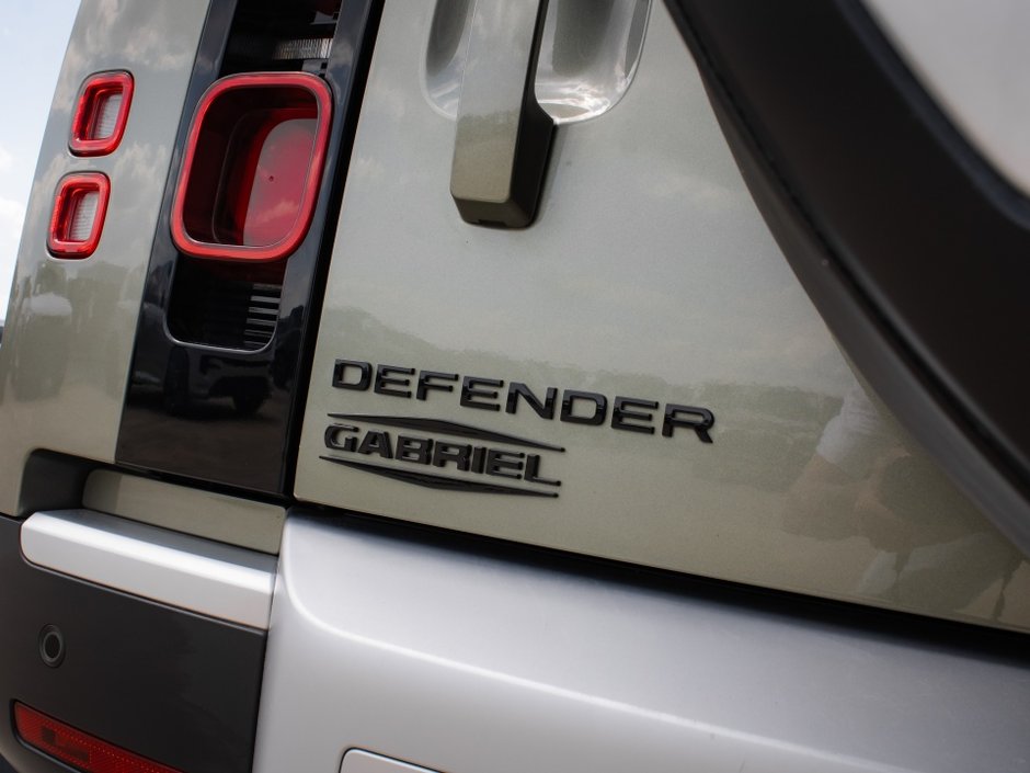 2022 Land Rover Defender S-33