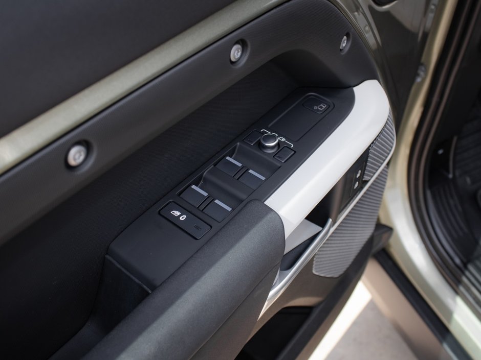 2022 Land Rover Defender S-9