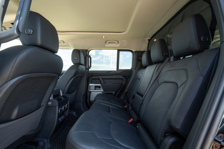 2023 Land Rover Defender SE-4