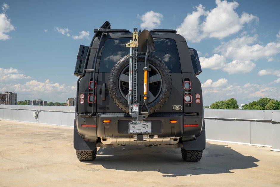 2023 Land Rover Defender SE-6