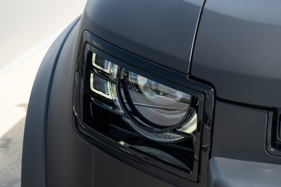 2023 Land Rover Defender SE-20