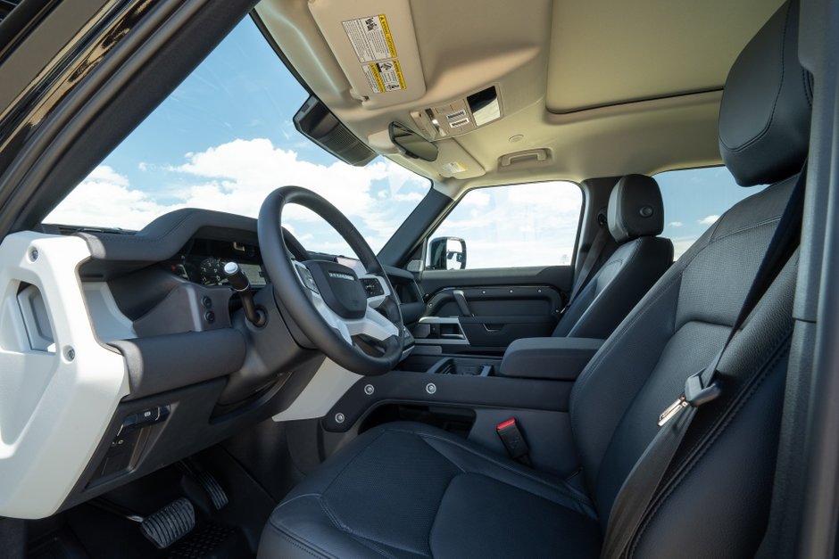 2023 Land Rover Defender SE-3
