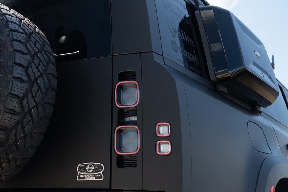 2023 Land Rover Defender SE-28
