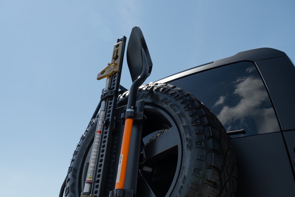 2023 Land Rover Defender SE-23