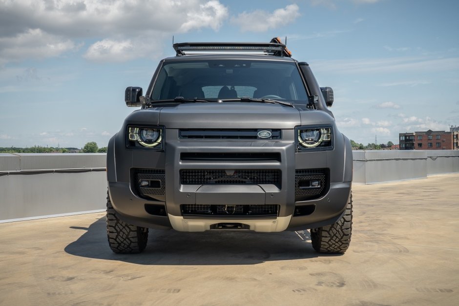 2023 Land Rover Defender SE-7