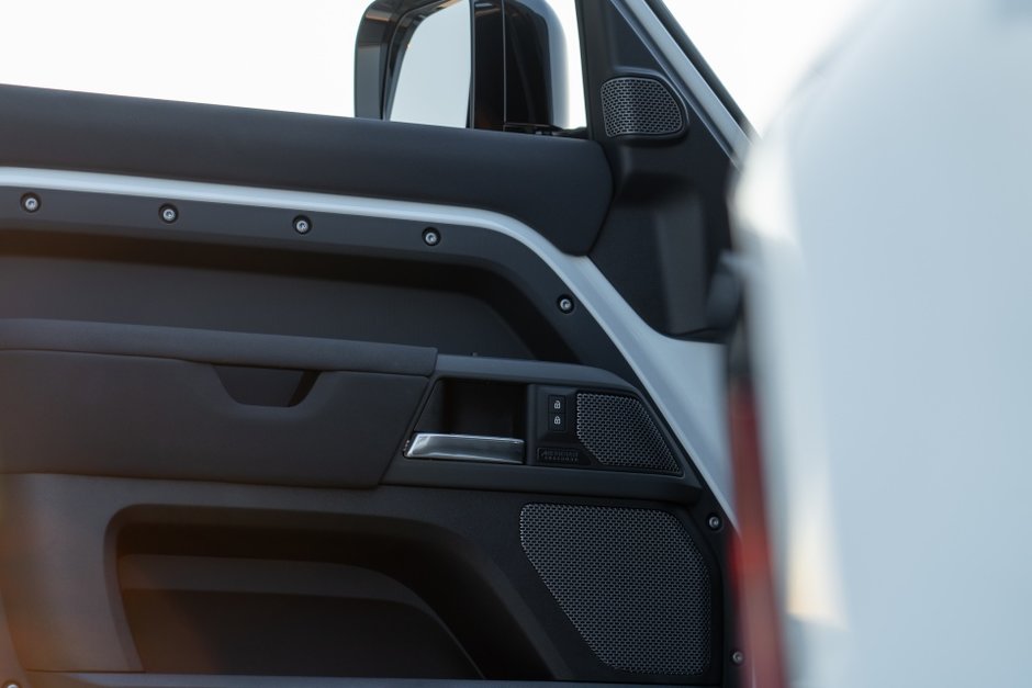 2023 Land Rover Defender X-Dynamic SE-17
