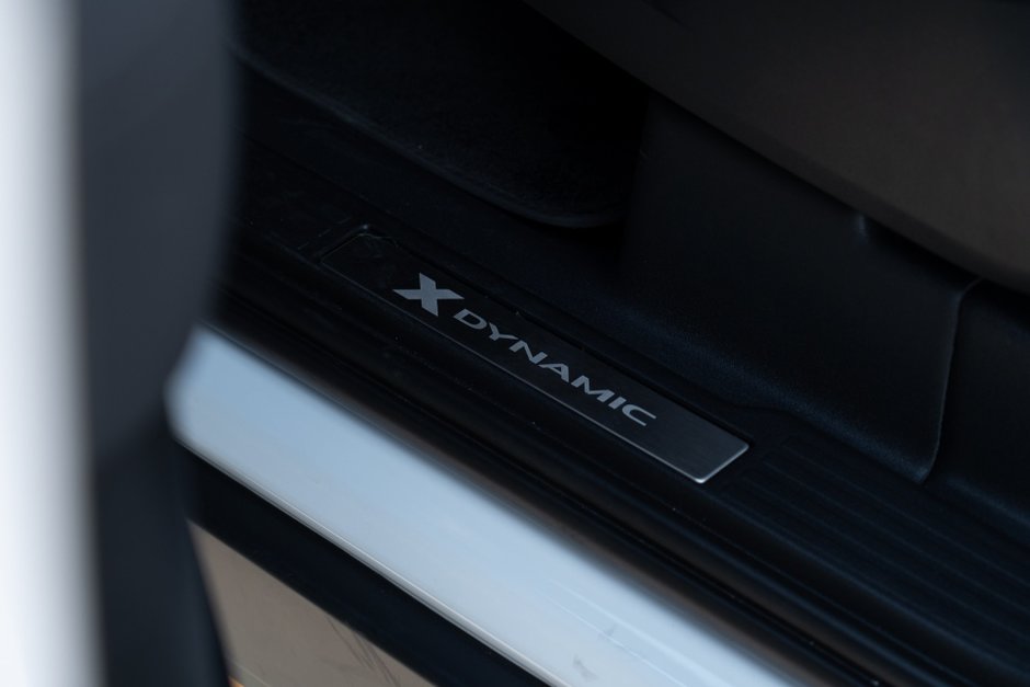 2023 Land Rover Defender X-Dynamic SE-9